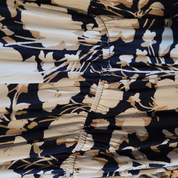 Navy and White Floral Sun Dress New Never Worn - Picture 3 of 4